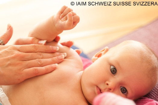 cours de massage pour bébé:bon cadeau de naissance