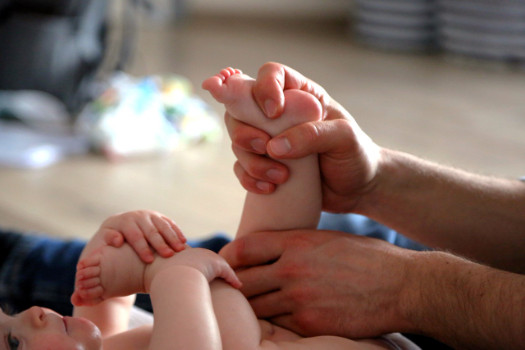 Massage & yoga pour bébé, formation pour parents ou gardiens
